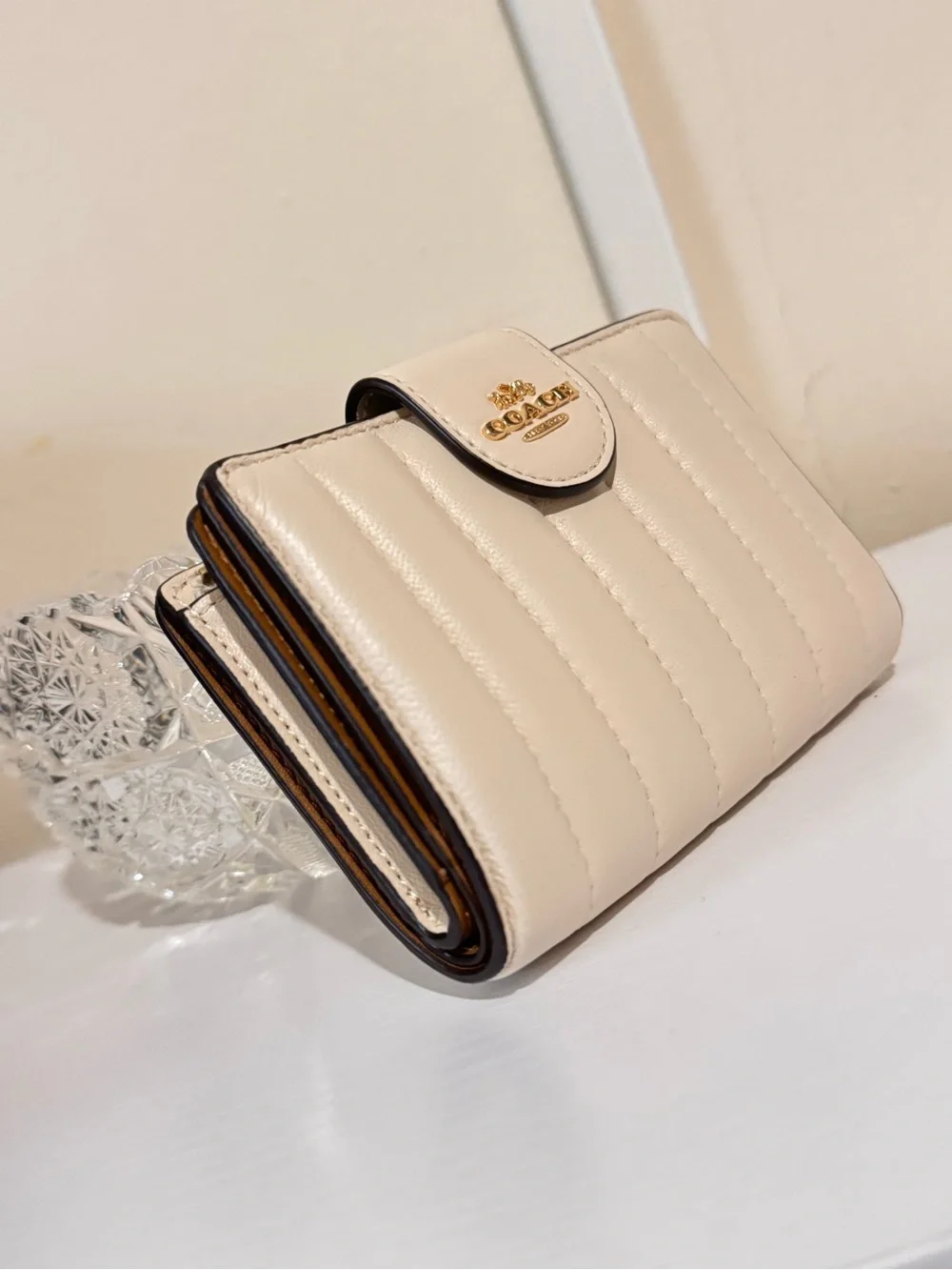 Coach Medium Corner Zip Wallet Linear Quilted Chalk - Picture 2 of 8
